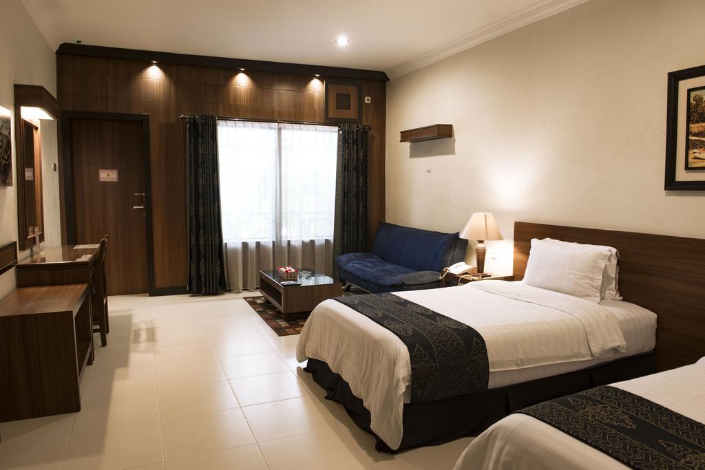 Atsari Hotel Parapat Exteriör bild