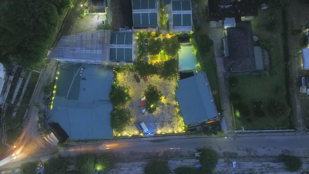Atsari Hotel Parapat Exteriör bild